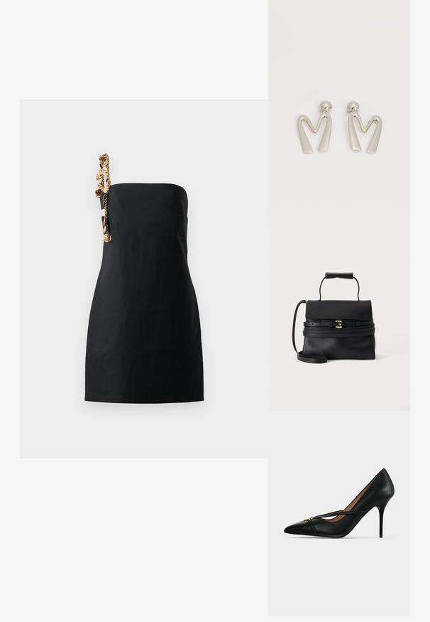 Schwarzes Mini-Kleid mit strukturiertem, geradem Schnitt und einem dekorativen Kettendetail in goldener Farbe an einer Schulter. Glatte Stoffoberfläche.; Schwarzer Leder High-Heel-Schuh mit spitzer Schuhspitze und schmalem Riemen über dem Spann, befestigt mit einer kleinen goldenen Schnalle auf einfarbigem Hintergrund.; Schwarze Lederhandtasche mit oberem Griff, Klappverschluss, dekorativem Gürtel mit goldener Schnalle und abnehmbarem Schulterriemen auf weißem Hintergrund.; Paar silberfarbene Metallohrringe in Form des kantigen Buchstabens M mit abgerundeten Stegen auf weißem Hintergrund.