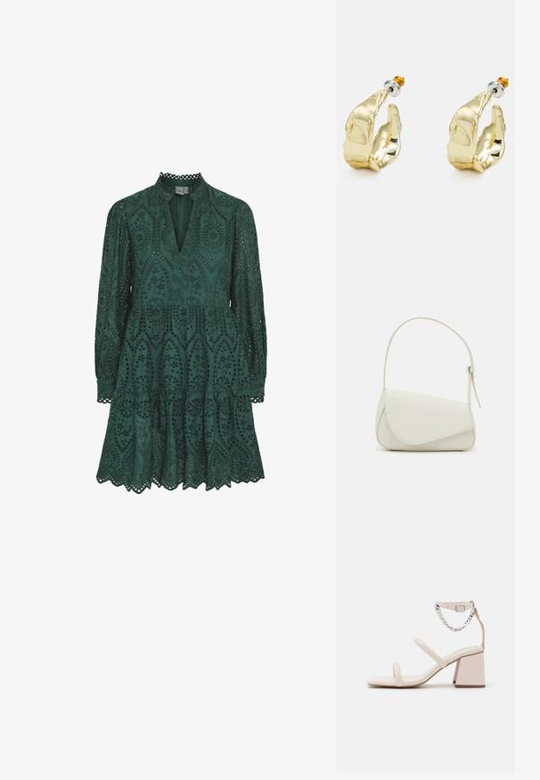 Grünes Spitzenkleid mit V-Ausschnitt, langen Ärmeln und einem mehrstufigen Rock. Verfügt über aufwendige Ausschnittmuster und gewellte Kanten entlang des Saums.; Free People PARKER CHAIN HEEL - Riemensandalette - white; Weiße Kunstleder-Handtasche mit einer strukturierten dreieckigen Form, einem verstellbaren Einzelgurt und einem Klappenverschluss mit geschwungenen Akzenten.; Goldfarbene Ohrringe in Form abstrakter Hände, mit einer glänzenden Oberfläche, filigranen Details und einem Silber- und Goldstift für sicheren Halt.