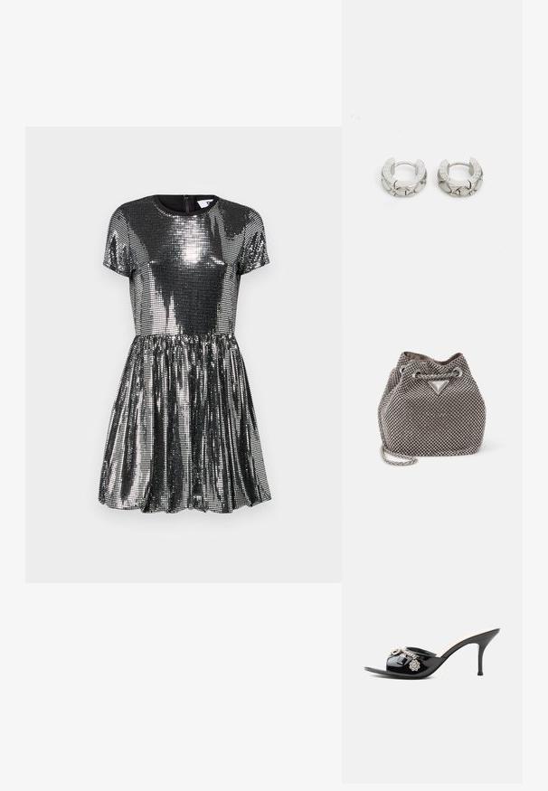 Kurzes schwarzes Kleid mit kurzen Ärmeln, das mit Pailletten bedeckt ist. Es hat einen ausgestellten Rock, einen runden Ausschnitt und einen Reißverschluss hinten. Glänzende und reflektierende Textur.; Schwarzer Lackleder High-Heel Mule mit offenem Zehenbereich und dekorativen silbernen Anhängern, darunter eine Blume und ein Vorhängeschloss am vorderen Riemen.; Metallisch graue Bucket Bag mit Strassverzierungen, einem Kordelzugverschluss und einem silbernen Kettenriemen. Auf der Vorderseite befindet sich eine Logo-Plakette.; Guess STYLISH - Ohrringe - silver-coloured