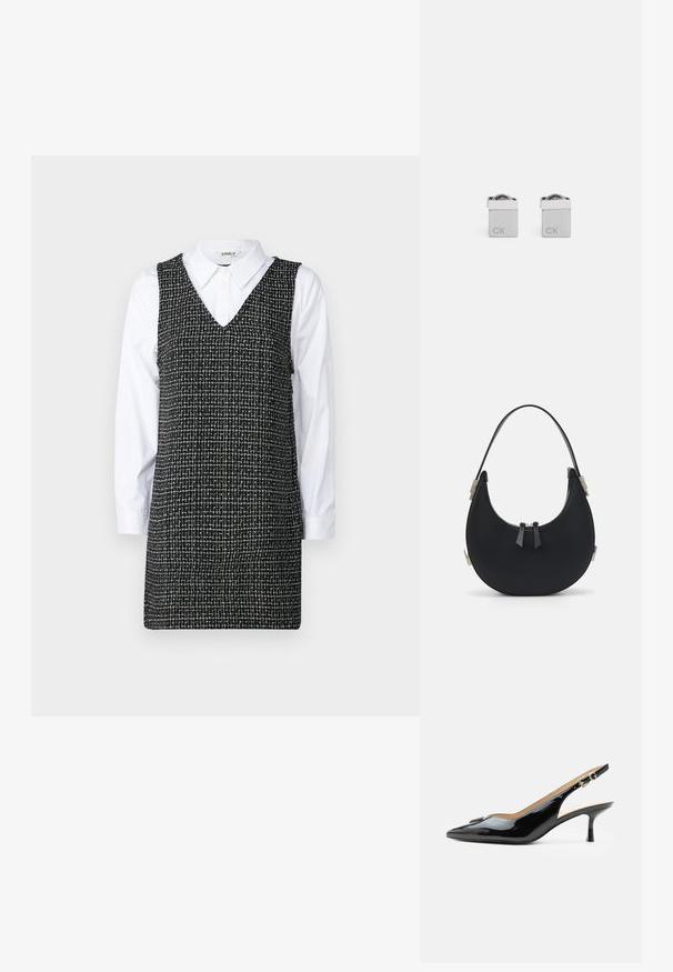 Mustavalkoinen ruudullinen mekko, jossa on V-pääntie ja olkaimeton muotoilu, päällekkäin valkoisen kauluksen kanssa, jossa on pitkät hihat.; Musta kiiltonahkainen slingback-korkokenkä, jossa kärkiosa on terävä, pieni kitten-korko ja hopeinen solkiremmi valkoisella yksivärisellä taustalla.; Musta nahkainen käsilaukku, jossa on kaareva muoto, ylhäältä vetoketjukiinnitys ja kaksi pientä koristeellista silmukkaa. Hopeanväriset metalliosat.; Hopeakylkinnapit kiiltävällä pinnalla, joissa on toisaalla kaiverretut kirjaimet "CK" ja pyöristetty yksityiskohta päällä.
