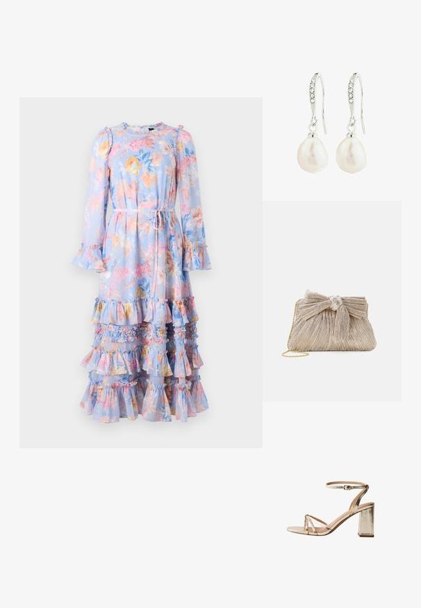 Blomstretdrag i lyseblå med lange ærmer, rynkede ærmer og tiered frills. Har en taljebånd og et livligt blomsterdesign i pastelfarver.; Guldmetallic sandal med blokhæl, tynde remme over tæerne og justerbar ankelrem med spænde.; Metallic guld clutch taske med plisseret stof, der har en sløjfedetalje øverst og en gylden kædetras for alsidighed og nem bæring.; Perle dråbeøreringe med en sølv krog, som har en struktureret, funklende accent over perlerne. Perlerne har en uregelmæssig form og er hvide.