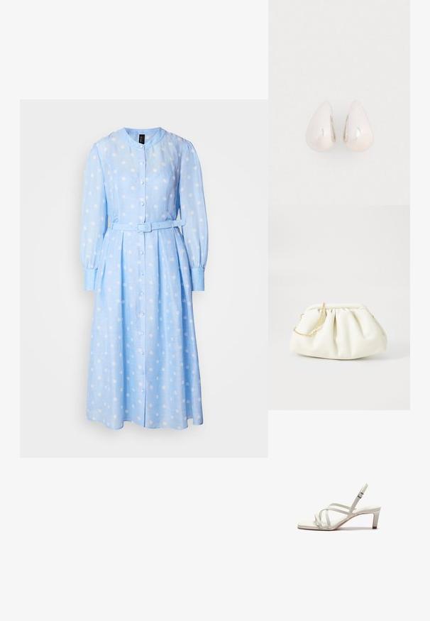 Robe longue à manches longues bleu clair avec des pois blancs, avec un devant à boutons et une taille ceinturée. Présente un col rond et une jupe plissée.; Zign by Zalando Escarpins - off white; Sac à main en cuir blanc avec un design plissé, doté d'une bandoulière en chaîne dorée et d'une forme arrondie. Texture lisse avec des plis doux et sans motifs.; Boucles d'oreilles en métal argenté en forme de goutte, avec une surface lisse et réfléchissante, présentant un design sans couture et sans embellissements visibles.