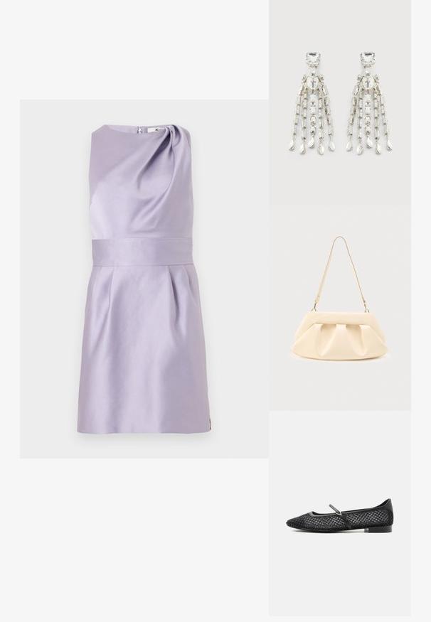 Robe lilas sans manches avec une taille cintrée, un décolleté asymétrique et de doux plis sous la taille sur un fond uni.; Chaussure Mary Jane plate noire avec motif losange en maille, bride unique avec boucle, et petit talon sur un fond clair uni.; Sac à main en cuir couleur crème avec des plis froncés, des ferrures dorées, et une seule bandoulière fine sur un fond uni.; Boucles d'oreilles en ton argenté avec des clous carrés, des perles circulaires et des chaînes pendantes se terminant par des charms en forme de goutte.