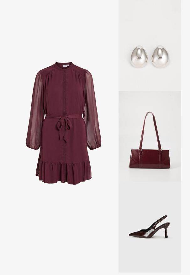 Langärmliges Burgunder-Kleid mit durchgehendem Knopfleiste vorne, transparenten, aufgepufften Ärmeln, Taillengürtel zum Binden und detailreichem Rüschensaum.; Braune lackleder Slingback-Absätze mit spitzem Zehen, einem dünnen Absatz und einem verstellbaren Riemen mit einer kleinen Schnalle.; Burgunderfarbene Handtasche aus glänzendem Material, rechteckige Form, mit zwei Schulterriemen und subtilen, geschwungenen Akzenten an der Vorderseite.; Silberne metalliche Ohrcuffs mit einem glatten, abgerundeten Design, das einer Träne ähnelt, mit einer reflektierenden Oberfläche und nahtlosem Finish.