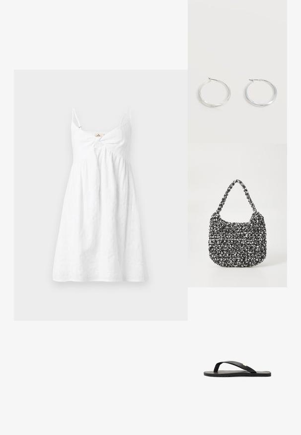 Robe d'été blanche sans manches avec fines bretelles et un détail de nœud froncé à l'avant, réalisée dans un tissu léger texturé.; Tongs noires avec une semelle plate, une semelle intérieure texturée noire, des sangles lisses et un petit accent doré près du séparateur de orteils.; Sac en osier noir et blanc de forme arrondie, avec une surface texturée et une poignée tressée. Convient à un usage décontracté.; Boucles d’oreilles créoles en métal argenté avec une surface lisse légèrement incurvée et des fermoirs à clapet sur un fond blanc uni.