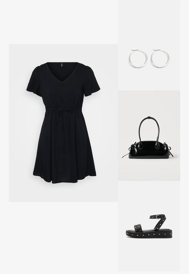 Sort kjole med korte pufærmer, V-halsudskæring og snoreliv. Strømlinet design, letvægtsstof og længde over knæet.; Even&Odd by Zalando Plateausandaler - black; Lille sort blank håndtaske med to lange håndtag og snøre-detaljer i siden på en ensfarvet lys baggrund.; Sølv hoops øreringe har et glat, afrundet design med en slank profil og sikker spænde. Minimalistisk stil med en poleret finish.