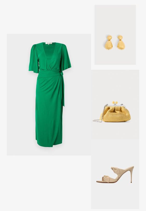 Groene wikkeljurk van een gladde, lichte stof. Heeft een V-hals, korte pofmouwen en een gestrikt middel voor een gedefinieerde silhouet.; Beige open-toe hoge hak mule sandaal met twee gedraaide knoopbanden en een smalle naaldhak op witte achtergrond.; Kleine gele geweven handtas met een zilveren frame, twee gele bolklinken en een zilveren kettinghengsel op witte achtergrond.; Paar glanzende gouden druppelvormige oorbellen met een kleiner afgerond bovenstuk verbonden met een groter peer-vormig onderstuk.