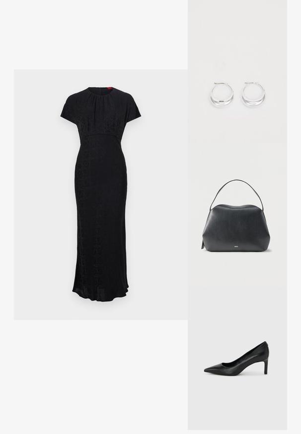 Robe longue noire à manches courtes, présentant un motif géométrique subtil, un col rond, une taille cintrée et un bas légèrement évasé.; Escarpin à bout pointu en cuir noir avec un talon fin de hauteur moyenne sur un fond gris clair uni.; Sac à main en cuir noir avec une seule bandoulière et un petit logo doré "BOSS" à l'avant, sur un fond gris clair uni.; Boucles d'oreilles en argent avec une finition polie et un branding DKNY, présentées sur un fond blanc uni.