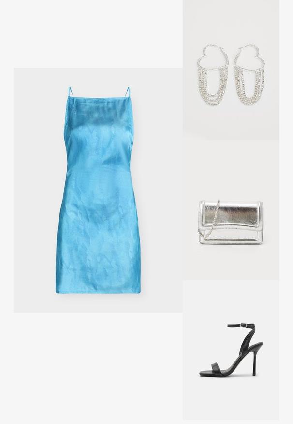Robe nuisette en satin bleu sans manches, avec fines bretelles spaghetti et motif texturé subtil, coupée au genou.; Sandale à talons hauts noire avec une fine sangle au niveau de la cheville et deux bandes à l'avant. Fabriquée en cuir lisse avec un bout pointu élégant et un talon aiguille.; Pochette métallique argentée avec une texture lisse, fermeture rabat et une bandoulière en chaîne. Présente un design rectangulaire structuré et des accents cousus.; Boucles d'oreilles en argent en forme de cœur, ornées de fils tombants de strass transparents pour plus d'éclat et de texture.