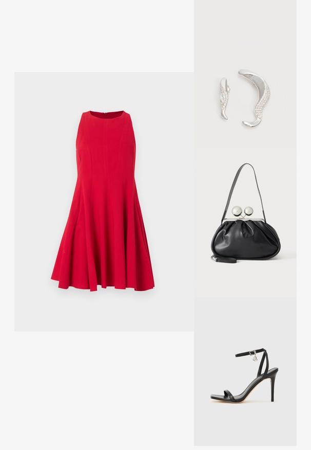Robe rouge vif sans manches avec une jupe évasée et un col rond, présentée sur un fond gris clair uni.; Sandale à talon haut noire avec une bride étroite à la cheville, bout carré, cuir lisse et accent de boucle métallique.; Sac à main en cuir noir avec un design plissé, une sangle unique, un cadre métallique argenté et deux grandes fermoirs ronds en argent.; Deux boucles d'oreilles argentées courbées, l'une plus grande que l'autre, toutes deux ornées de petits cristaux scintillants le long d'un bord.