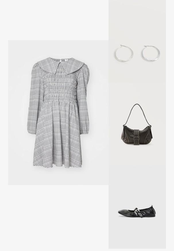 Gekräuseltes Kleid mit langen Ärmeln, rundem Kragen, grau-weißer Karomusterung, leichtem Stoff und gerafftem Bund für eine ausgestellte Silhouette.; Schwarze Leder-Ballerinas mit spitzem Zehenbereich, gerafften Details am Schaft und einem silbernen Schnallenakzent am verstellbaren Riemen.; Schwarze Leder-Schultertasche mit Schnallengurt-Detail, abgerundeten Kanten und kontrastierenden weißen Nähten auf schlichtem Hintergrund.; Silberne Metallcreolen mit glatter, leicht gebogener Oberfläche und Klappverschluss vor schlicht weißem Hintergrund.