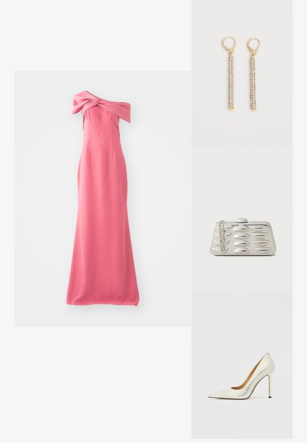 Lang pink kjole med off-the-shoulder design, der har en knyttet detalje ved udskæringen og en glat, svævende stof.; Hvid læderhøjhælet sko med spids tå og tekstureret finish. Har en slank stiletthæl og en glat indvendig foring.; Rektangulær sølvclutch med forhøjede ovale mønstre på forsiden og en sølvkæde, der hænger over det ene hjørne, på en ensfarvet baggrund.; Guldtonede øreringe med lange, slanke stænger prydet med små klare rhinsten. Lever-back lukninger øverst for sikker bæring.
