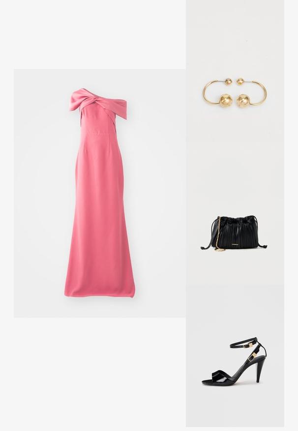 Lang pink kjole med off-the-shoulder design, der har en knyttet detalje ved udskæringen og en glat, svævende stof.; Sorte patentlæder højhælede sandaler med dobbelte ankelremme og guldspænder, åben tå og slank taperet hæl på neutral baggrund.; Sort læderhåndtaske med plisseringer, snorelukning, guldkæde som rem og lille horisontalt guldakcent foran.; Guldtonet metaløreringe med et cirkulært design, der har to kugler; en større og tekstureret kugle samt en mindre poleret kugle øverst.