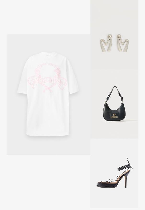 Witte katoenen t-shirt met een roze grafisch ontwerp met een lauwerkrans en de tekst "MOSCHINO" gecentreerd op de voorkant. Korte mouwen, ontspannen pasvorm.; Zwarte sandaal met hoge hak met dunne leren banden die om de voet en enkel gewikkeld zijn, met een spits toefhak.; Zwarte leren Love Moschino handtas met gebogen vorm, geknoopte schouderband en gouden logo-plaatje aan de voorkant.; Paar zilverkleurige metalen oorbellen in de vorm van een hoekige letter M met afgeronde stekers op een witte achtergrond.
