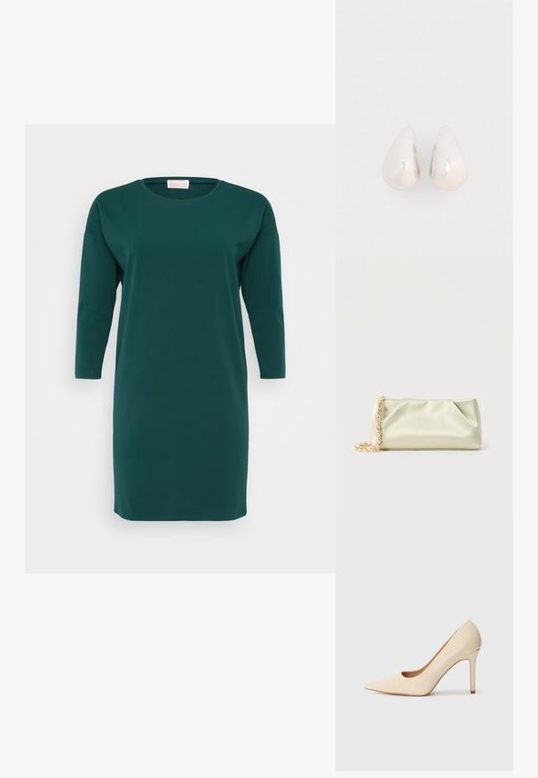 Vestido verde oscuro, hasta las rodillas, hecho de una tela suave. Presenta un escote redondo y mangas de tres cuartos con un corte holgado y sin patrones visibles.; Zapato de tacón alto de piel beige con punta afilada y un detalle recortado en el lateral, que cuenta con un tacón stiletto delgado para ofrecer soporte.; Bolso de mano de satén verde claro con cadena de oro y cristales, de forma rectangular con suaves pliegues sobre un fondo liso.; Pendientes de gota de metal plateado con una superficie suave y reflectante, en forma de lágrima, que presentan un diseño sin costuras y sin embellishments visibles.