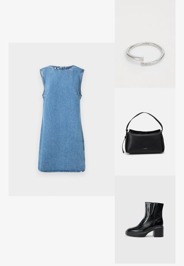 Lysblå denim uden ærmer kjole med rund halsudskæring og lige snit. Har sidesømme og en nederste kant, der er syet frynser.; Sorte patenterede læderankelstøvler med en buet tå, elastiske sidepaneler og en kraftig blokhæl. Har et præget logo på bagsiden.; Sorte læderhåndtaske med en buet form, en enkelt skulderrem og lynlås lukning øverst. Har et diskret logo på fronten til branding.; Calvin Klein SPIRAL - Armbånd - silver-coloured