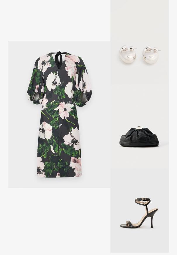 Vestido floral con fondo negro; presenta grandes patrones de flores en rosa y verde, escote en V, mangas abullonadas y un lazo en la parte posterior.; Sandalia de tacón alto de charol negro con tira delgada en el tobillo y hebilla, punta abierta y tacón aguja esbelto sobre fondo blanco.; Bolso de mano de cuero negro con textura recogida, cierre de broche metálico y logo en relieve sutil en el frente. Forma redondeada.; Par de pendientes llamativos de aro grueso plateado brillante con cierre de poste sobre un fondo blanco liso.