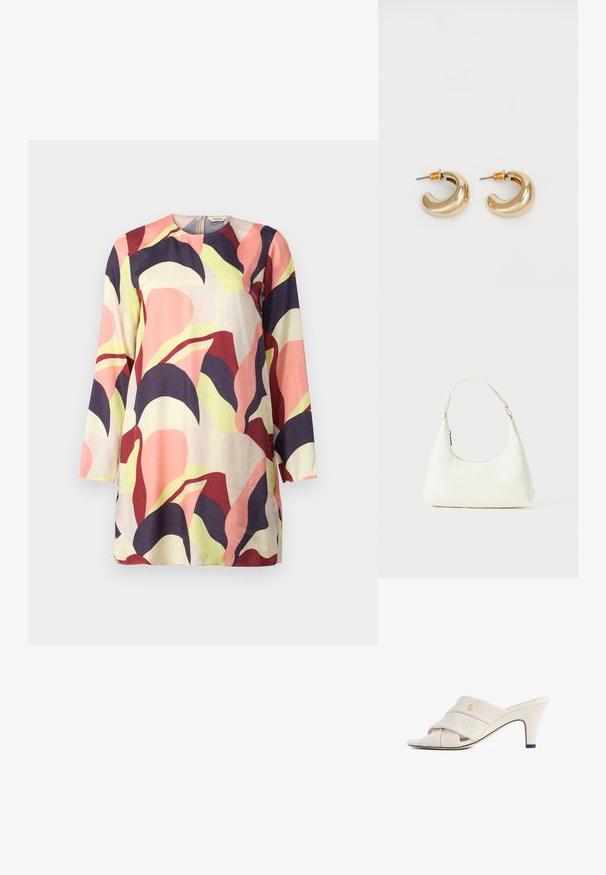 En farverig, langærmet tunika med et mix af pink, lilla og grønne abstrakte bladmønstre på en lys baggrund. Blødt stof.; Beige højhælede mules med et snoet læderstropdesign, åben tå og præget logoaccent. Hælen har en sort spidsdetalje.; Lille hvid skuldertaske med en enkelt justerbar rem og en lynlåslukning, sat mod en ensfarvet hvid baggrund.; To skinnende guldøreringe i et buet design med orange accenter nær stikket, sat mod en enkel hvid baggrund.