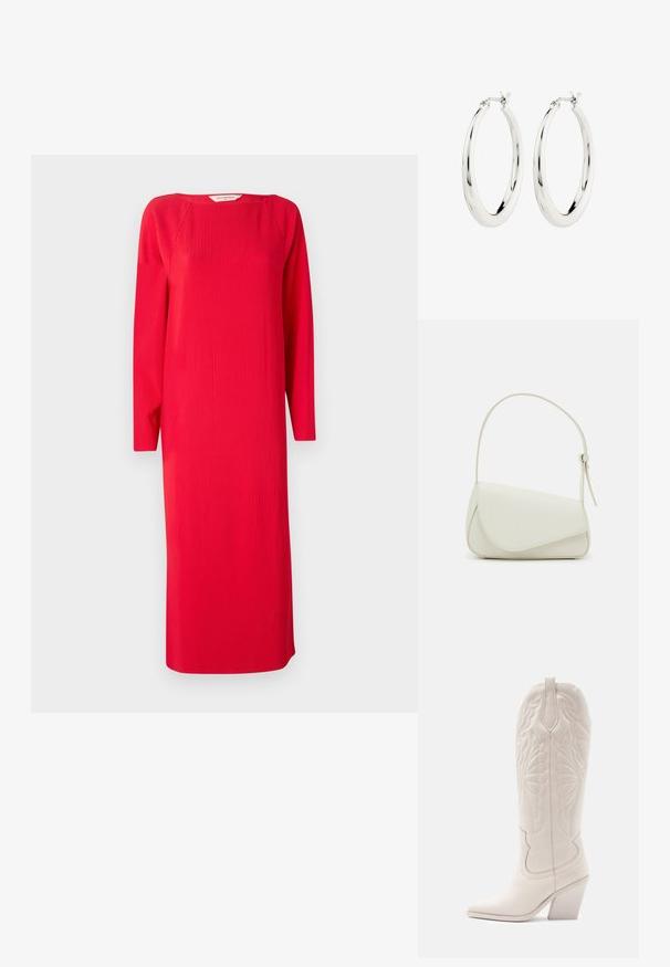 Rotes geripptes Strickkleid mit langen Ärmeln, rundem Ausschnitt und gerader Form. Der Stoff hat eine strukturierte Optik und reicht bis zur Mitte der Waden.; Weiße Leder-Cowboystiefel mit spitzer Zehe und blockiertem Absatz. Sie verfügen über aufwendige Steppmuster am Schaft und eine glatte Textur.; Weiße Kunstleder-Handtasche mit einer strukturierten dreieckigen Form, einem verstellbaren Einzelgurt und einem Klappenverschluss mit geschwungenen Akzenten.; Silberne Creolen mit einer glatten, glänzenden Oberfläche. Kreisform, ausgestattet mit einem sicheren Verschluss. Einfaches und elegantes Design.