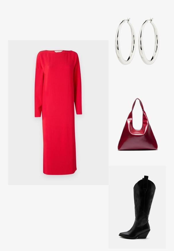 Rotes geripptes Strickkleid mit langen Ärmeln, rundem Ausschnitt und gerader Form. Der Stoff hat eine strukturierte Optik und reicht bis zur Mitte der Waden.; Schwarzer Leder-Cowboystiefel mit spitzer Zehe, schrägem Blockabsatz, dekorativer Naht und Zuglaschen oben vor weißem Hintergrund.; Rote glänzende Lederhandtasche mit dreieckiger Form, breiter Öffnung oben und einem geschwungenen Griff. Glatte Textur mit minimalen Nähdetails.; Silberne Creolen mit einer glatten, reflektierenden Oberfläche. Runde, große Form mit einem sicheren Verschluss an der Oberseite. Polierte Oberfläche betont den Glanz.