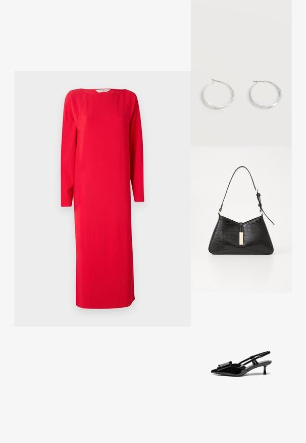 Rotes geripptes Strickkleid mit langen Ärmeln, rundem Ausschnitt und gerader Form. Der Stoff hat eine strukturierte Optik und reicht bis zur Mitte der Waden.; Schwarze Lackleder-Slingbacks mit spitzer Zehenpartie, einer Schleifendetail an der Vorderseite und einem kleinen Stiletto-Absatz. Die Riemen haben verstellbare Schnallen.; Schwarze Handtasche aus kunstleder mit Kroko-Prägung, die eine dreieckige Form, einen schmalen Schultergurt und eine goldfarbene Hardware-Akzent in der Mitte aufweist.; Silberne Metallcreolen mit glatter, leicht gebogener Oberfläche und Klappverschluss vor schlicht weißem Hintergrund.