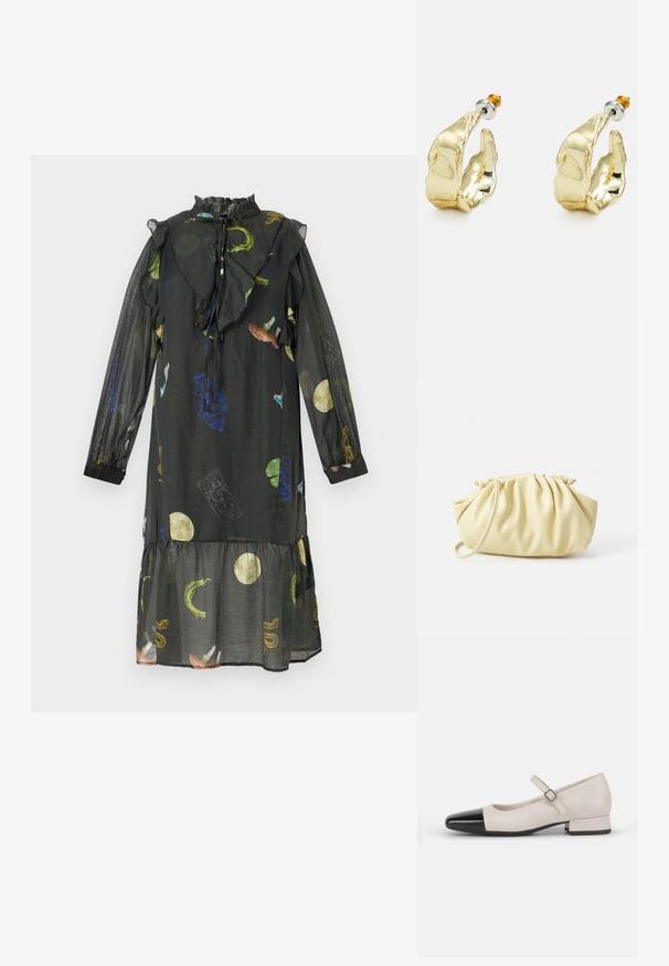 Vestido negro con escote con volantes, mangas largas y transparentes, y dobladillo en capas. Presenta patrones coloridos de lunas, plantas y formas abstractas.; Zapato estilo Mary Jane en cuero crema con puntera de charol negro. Presenta una punta redonda, tirante en el tobillo con una hebilla cuadrada y un tacón bajo y cuadrado.; Bolso amarillo plisado hecho de cuero sintético suave, con una forma blanda y una sola correa para el hombro, además de un diseño de parte superior recogida.; Pendientes en tono dorado con forma de manos abstractas, que presentan una superficie brillante, detalles intrincados y un poste de plata y oro para un ajuste seguro.