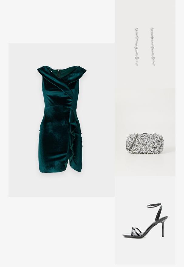 Robe en velours bleu canard avec un design enroulé, sans manches, présentant un détail de volants asymétriques à l'avant et une fermeture éclair dissimulée dans le dos.; Sandale à talon haut en cuir verni noir avec de fines lanières croisées sur les orteils et une sangle à boucle à la cheville sur fond blanc.; Pochette argentée avec une surface texturée ornée de petites pierres iridescentes et une chaîne métallique. Forme rectangulaire avec fermeture à clip.; Longues boucles d'oreilles pendantes en argent avec plusieurs cristaux transparents rectangulaires liés verticalement sur un fond gris clair.