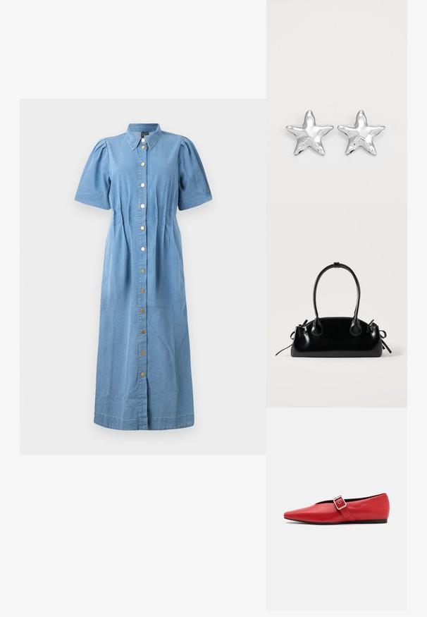 Denim jurk met korte puffmouwen, kraag en een sluiting met knopen aan de voorkant. Lichtblauwe kleur met een getailleerde taille en rechte silhouet.; Rode leren platte schoen met een spitse neus, voorzien van een zijkant band met een metalen gesp en een lage zwarte hak. Gladde textuur overal.; Kleine zwarte glanzende handtas met twee lange hengsels en zijkant trekkoord details op een effen lichte achtergrond.; Zilveren stervormige oorbellen met een gepolijste, glanzende afwerking. Elke oorbel heeft vijf punten en subtiele textuurdetails op het oppervlak.