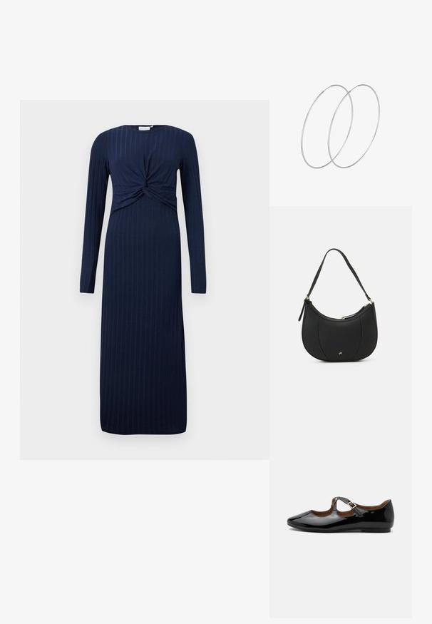 Vestido azul marino de manga larga con detalle de nudo torcido en la parte delantera, que presenta una textura acanalada y una silueta recta, hasta el suelo.; Zapato plano Mary Jane de charol negro con dos recortes y una correa con hebilla dorada sobre fondo blanco.; Bolso de mano de cuero negro con forma curva, superficie texturizada, costuras frontales y un logo en tono dorado. Cuenta con una sola correa ajustable.; Pendientes de aro plateados con un diseño minimalista. Forma circular, textura suave y perfil delgado. Livianos con un acabado pulido.
