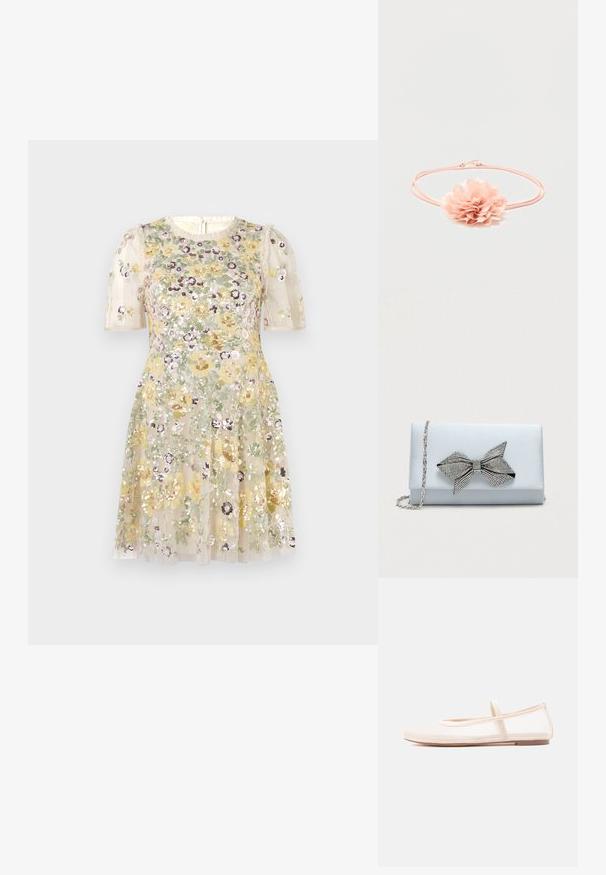 Needle & Thread ELINA ROSE SHORT SLEEVE MINI DRESS - Vestido de fiesta - cream; Bailarinas con una parte superior de malla beige translúcida y una correa de satén, con punta redondeada y suela baja de color marrón. Diseño ligero y flexible.; Clutch de satén azul claro con cadena de plata y gran decoración de lazo incrustado de strass en la solapa frontal.; Cinta elástica para el cabello de color rosa con una suave flor de tela con pétalos en capas en el centro sobre un fondo blanco.