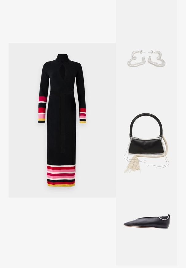 Vestido negro de punto con un alto cuello, diseño envolvente, mangas largas con acentos a rayas de colores en rosa, rojo y amarillo en los puños y el dobladillo.; Zapato plano de cuero negro con punta, tacón bajo y detalle de cadena plateada en la parte trasera sobre un fondo liso.; Bolso de cuero negro con un asa redondeada, cremallera plateada, ribete de piel de oveja blanca, y un largo borlón crema unido a la parte delantera.; Pendientes en tono plateado con un diseño abstracto y ondulado adornado con pequeños cristales brillantes. Cierre trasero de tipo stud seguro.