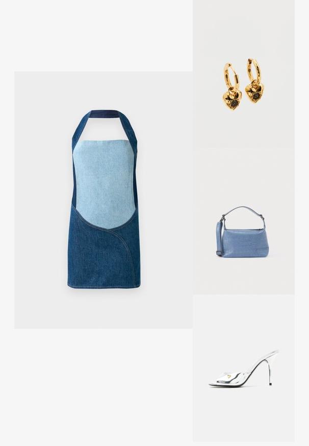 Denim-Schürze mit einer Mischung aus hellblauen und dunkelblauen Stoffen, mit gewölbten Paneeldesigns und Halterneck-Silhouette.; Silberne High-Heeled-Mule mit offenem Zehenbereich, schlankem Stilettabsatz und kleiner goldener Herzverzierung am Riemen.; Hellblaue Handtasche mit Krokodilleder-Prägung, kurzem Griff und abnehmbarem Schulterriemen. Glatte Textur mit Reißverschlussverschluss.; Goldene Creolen mit herzförmigen Anhängern. Jedes Herz hat eine strukturierte Oberfläche und einen zentralen schwarzen Edelstein in einer Krappenfassung.