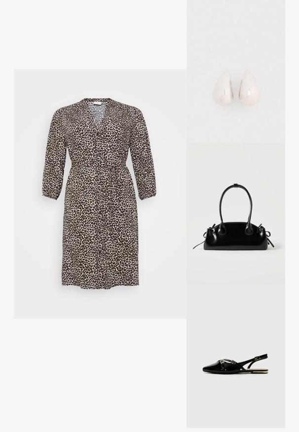 Leopardprint jurk van lichte stof, met een V-hals, lange mouwen, knoopsluiting en een strik taille voor een verstelbare pasvorm.; Zwarte gepatineerde slingback schoenen met een spitse neus, voorzien van twee gouden gespen en een kleine hak. Glad textuur en minimalistischer ontwerp.; Kleine zwarte glanzende handtas met twee lange hengsels en zijkant trekkoord details op een effen lichte achtergrond.; Zilveren metalen druppeloorbellen met een gladde, reflecterende oppervlakte en een druppelvorm, voorzien van een naadloos ontwerp en zonder zichtbare versieringen.