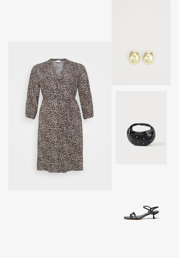 Leopardprint kjole lavet af letvægtsstof, med v-hals, lange ærmer, knaplukning og et bånd i taljen til justerbar pasform.; Sorte lædersandaler med et slankt, minimalistisk design. Har to tynde remme og en lille, skrå hæl. Glat tekstur og åben tå.; Sort læderhåndtaske med en rundet form, dekoreret med sølvnitter, og et kort håndtag. Glat tekstur og lynlåslukning.; Guldtonede metalstudøreringe med en glat, rund form og poleret overflade. Simpelt design uden yderligere dekorationer.