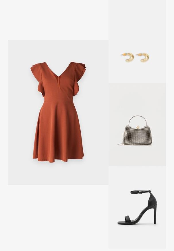 WAL G. LUCIA - Päevakleit - burnt orange; Mustad must kõrge kontsaga sandaal, millel on sile disain, sääre rihm, avatud varvas ja sile nahk tekstuur.; Väike käekott hõbedase võrgumustriga, kõver käepide, suur pärlikinnitus ja õhuke hõbedane kettsahtel lihtsal taustal.; Kuldne kuu kujuline kõrvarõngas sileda pinnaga, millel on oranžid aktsendid postide lähedal ja hõbedane riistvara.