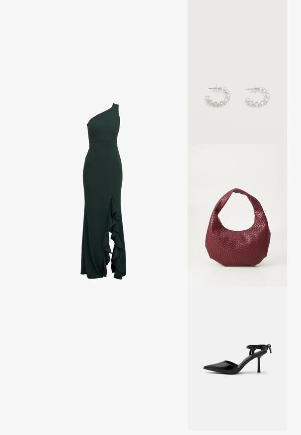 Eén-schouder, donkergroene jurk in een aansluitend ontwerp met een rucherichting langs de zijkant, gemaakt van smooth stof en met een gestructureerd silhouet.; Zwarte lakleren hoge hakken schoen met spits toelopende neus en enkelbandje achter gebonden in een knoop, afgebeeld op een effen witte achtergrond.; Geweven bordeaux handtas met een afgeronde silhouet, een enkele handgreep en een gestructureerde afwerking. Ritssluiting aan de bovenkant.; Zilveren oorringen met open ronde vorm, bezet met heldere gefacetteerde kristallen, met postbevestigingen en transparante oorstoppers op een witte achtergrond.
