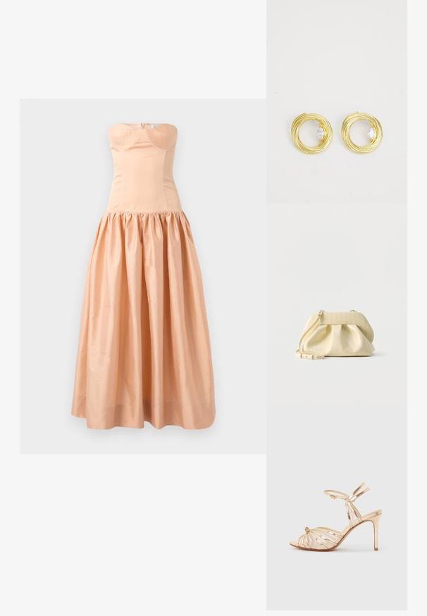 Robe pêche sans bretelles en tissu lisse, dotée d'un corsage ajusté et d'une jupe ample et froncée. Fermeture éclair au dos et détails de bonnets.; Sandale à talon haut dorée à brides avec boucle à la cheville, bout ouvert et détail de nœud sur un fond clair.; Petit sac à main en cuir jaune pâle avec devant froncé, ferrures dorées et bandoulière réglable sur fond blanc.; Boucles d'oreilles en or avec un design de fil en spirale, chacune ornée d'une pierre taillée en marquise transparente sertie d'un accent en or. Texture lisse.