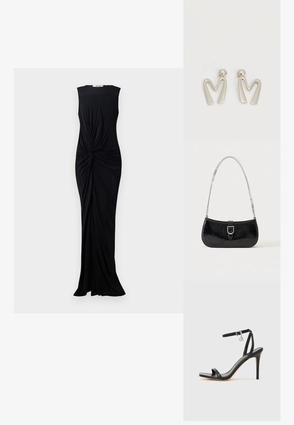 Schwarzes ärmelloses Kleid aus glattem Stoff, mit einer verdrehten Detail am Bund und einem bodenlangen Design. Schlichter runder Ausschnitt.; Schwarze High-Heel-Sandale mit schmalem Knöchelriemen, quadratischer Zehenbox, glattem Leder und metallischem Schnallenakzent.; Schwarze Schultertasche aus Lackleder mit silberner Schnalle und silbernem Kettenriemen, auf hellem einfarbigen Hintergrund präsentiert.; Paar silberfarbene Metallohrringe in Form des kantigen Buchstabens M mit abgerundeten Stegen auf weißem Hintergrund.