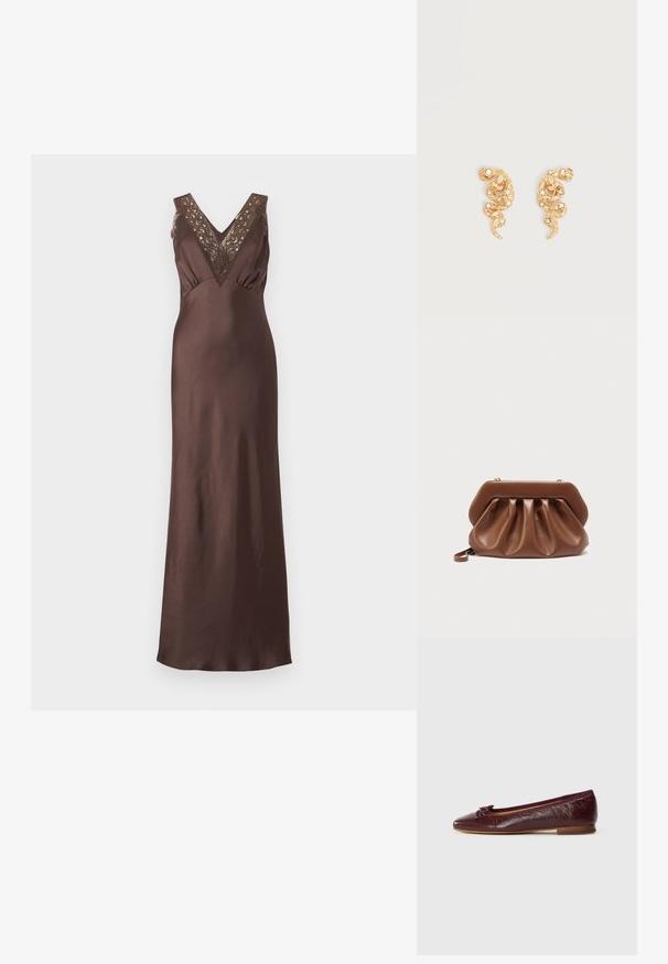 Robe maxi marron en satin sans manches avec un décolleté en V et des détails en dentelle aux épaules et à la poitrine.; Ballerine en cuir bordeaux avec un bout pointu, un petit nœud décoratif et une finition texturée. Petit talon en bois.; Pochette en cuir marron au design plissé et structure rigide en haut, équipée d'une petite anse pour poignet et de détails de fermoir dorés.; Boucles d'oreilles en forme de serpent ton or ornées de petits cristaux clairs sur un fond clair uni.