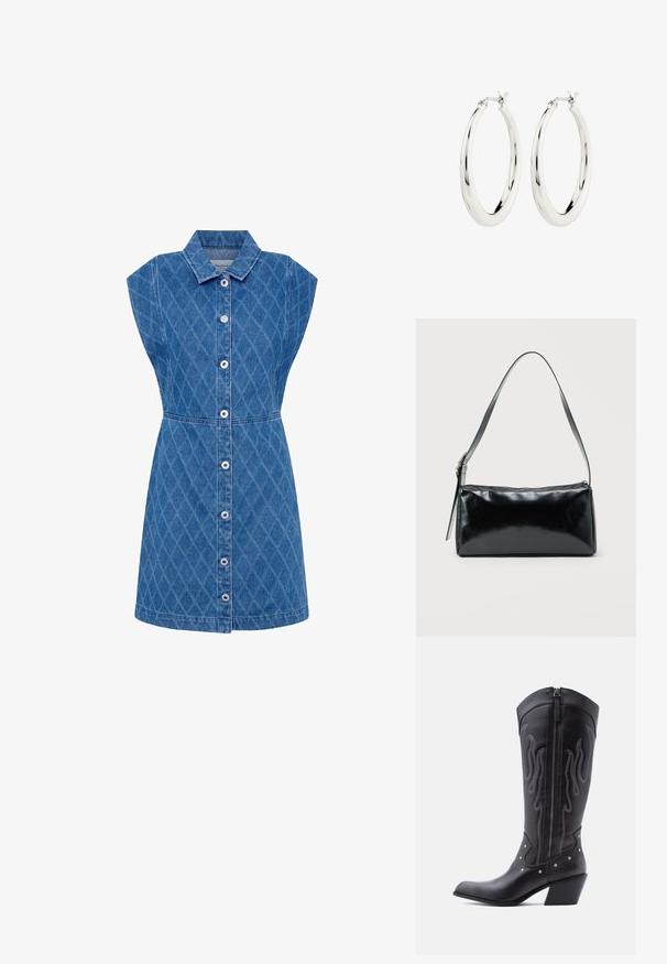 Denim kjole med krave, diamantmønstertekstur, korte ærmer og knaplukning foran. Blå farve, tætsiddende talje, knælængde.; Sorte cowboystøvler i læder med spids tå, synlige sømme, sølvfarvede nitte-detaljer og lynlås på den indvendige side.; Sort rektangulær skuldertaske med en enkelt justerbar rem og lynlås i toppen på en ensfarvet baggrund.; Sølvøreringe i form af hoops med en glat, blank finish. Cirkulær form, der har en sikker lås. Simpelt og elegant design.