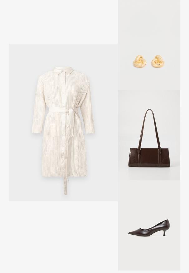 Vestido marfil de manga larga con botones en la parte delantera, cintura ceñida con cinturón y tejido texturizado con pliegues. Presenta un cuello clásico y un suave brillo.; Zapato de tacón bajo de cuero marrón oscuro con punta afilada sobre fondo blanco.; Bolso de mano de piel sintética marrón con forma rectangular, dos asas largas y sutiles acentos curvados en la parte delantera.; Par de pendientes de botón en forma de nudo con acabado dorado brillante sobre un fondo blanco liso.