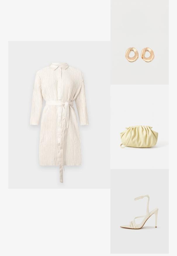 Ivoorkleurige jurk met lange mouwen, een knoopsluiting aan de voorkant, een ceintuur op taillehoogte en een textuur met plooien. Heeft een klassieke kraag en een zachte glans.; Beige sandalen met hoge hak en een puntige neus, voorzien van drie voorste bandjes en een dunne enkelband met een gesp. Gladde textuur, minimalistisch ontwerp.; Geel geplooide handtas van soepel nepleer, met een zachte vorm, een enkele schouderriem en een verzameld ontwerp aan de bovenkant.; Set van onregelmatig gevormde, gepolijste hoepel oorbellen van goudkleurig metaal met een open midden op een effen witte achtergrond.