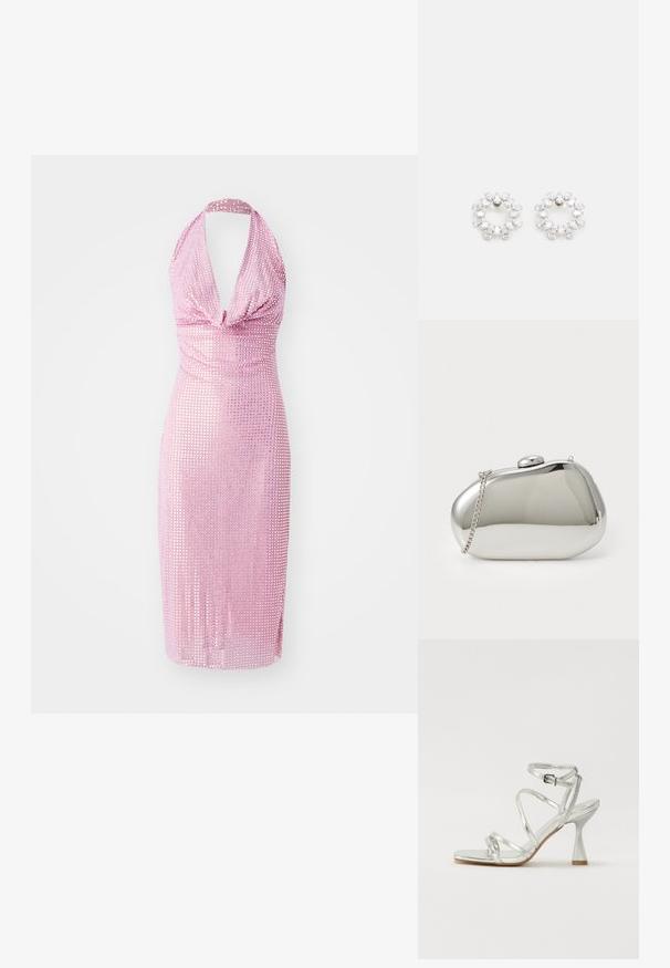 Vestido de cuello halter en tejido rosa brillante, adornado con pequeños lentejuelas espejadas. Diseño ajustado con un corte a la altura de la rodilla y un delantero drapeado.; Sandalia de tacón alto plateada con múltiples correas entrecruzadas, una correa ajustable en el tobillo y un tacón esculpido, todo con un acabado metálico brillante.; Clutch de metal plateado con forma redondeada y suave. Cuenta con un cierre de broche y una cadena desmontable. Superficie reflectante sin patrones.; Pendientes circulares de metal, con múltiples piedras transparentes y facetadas dispuestas en un patrón brillante. Incoloras y reflectantes.