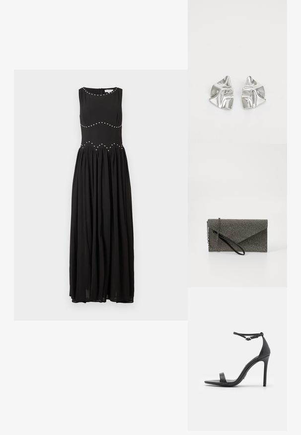 Vestido maxi negro con un cuerpo ajustado, escote redondo y falda fruncida, que presenta tachuelas plateadas en un patrón ondulado a lo largo de la cintura.; Sandalias de tacón alto negras con punta abierta, tiras delgadas y hebilla en el tobillo. Textura de cuero suave con un diseño de punta afilada.; Cartera de mano metálica gris con patrón de malla texturizada, diseño de sobre, cadena como correa y una correa de muñeca delgada y elegante.; Pendientes de metal plateado con un diseño ondulado y escultórico, que presentan un acabado pulido y formas irregulares, destacando una estética contemporánea.