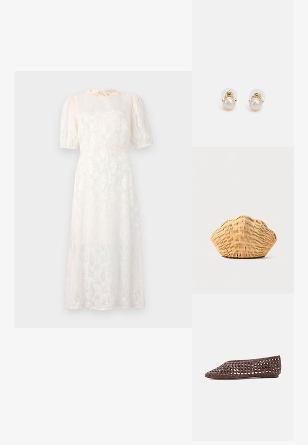 Weißes, blumengemustertes Kleid aus leichtem Stoff, mit kurzen Puffärmeln und einem gebundenen Ausschnitt, in einer fließenden, knielangen Silhouette.; Brauner flacher Schuh mit gewebtem Durchbruchmuster und geschlossenem rundem Zeh, seitlich auf hellem Hintergrund gezeigt.; Gewebte Rattan-Handtasche in Form einer Jakobsmuschel mit natürlicher hellbrauner Farbe und abgerundeten, strukturierten Kanten.; Marchesa Ohrringe - gold-coloured