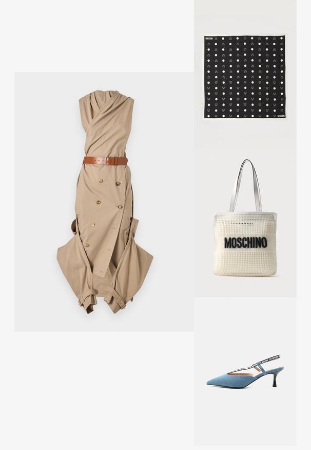 Béžové zavinovacie šaty s riaseným výstrihom, opaskom so striebornou sponou, dvojradovým gombíkovým detailom a voľnými rukávmi.; Modré slingback lodičky s špicatou špičkou a malým podpätkom kitten heel, čiernym remienkom s bielym nápisom "Love Moschino" na svetlom pozadí.; Čierny štvorec šatka s bielymi bodkami a malými tvárami plyšových medvedíkov v mriežkovom vzore, biele logá Moschino v dvoch rohoch.; Kréme farbená tkaná taška typu tote s čiernym logom „MOSCHINO“ vpredu a bielymi koženými ramennými popruhmi na jednofarebnom pozadí.