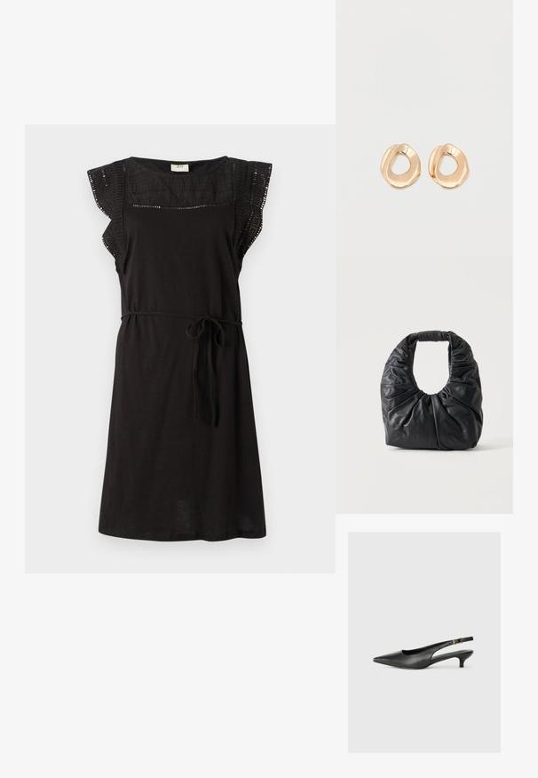 Schwarzes Kleid mit kurzen, rüschierten Ärmeln und lockerer Passform. Verfügt über einen Gürtel in der Taille und ein strukturiertes Oberteil. Hergestellt aus weichem Stoff.; Schwarzer Slingback-Schuh mit spitzem Zehenbereich aus glattem Leder. Mit einem dünnen Absatz und einer dekorativen Schnalle am verstellbaren Riemen.; Schwarze weiche Leder-Schultertasche mit gesammelten Falten und abgerundetem Griff, aufrecht stehend vor hellem einfarbigem Hintergrund.; Paar unregelmäßig geformter, polierter Creolen aus goldfarbenem Metall mit offenem Zentrum auf weißem Hintergrund.