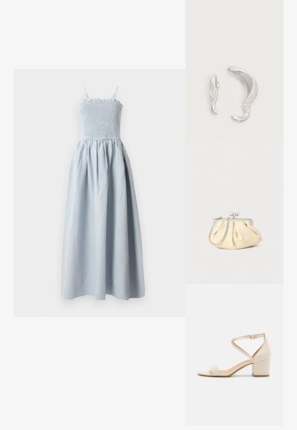 Lichtblauwe, lange katoenen jurk met een smocked bodice, dunne schouderbandjes en een vloeiende, geplooide rok. Bevat een rimpelige bovenrand.; Beige blokhak sandalen met een minimalistisch ontwerp, open neus en verstelbare enkelriem met een gouden gesp detail. Zachte textuur.; Geplooide beige leren clutch met een zilveren metalen frame, voorzien van twee ronde decoratieve sluitingen en een zilveren kettingriem.; Twee gebogen zilveren oorbellen, de één groter dan de ander, beide versierd met kleine fonkelende kristallen langs één rand.
