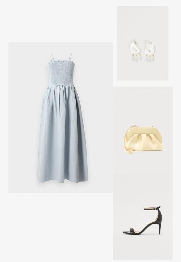 Helles blaues, langes Baumwollkleid mit einem gerafften Oberteil, dünnen Trägern und einem fließenden, gerafften Rock. Verfügt über eine volanartige obere Kante.; Schwarze Leder-high-heeled Sandale mit Knöchelriemen. Verfügt über eine glatte Textur, offene Zehen und einen dünnen Absatz. Goldfarbener Schnallenakzent.; Beige-farbene Leder-Clutch mit einem festen oberen Rahmen und einem Handgelenkriemen, präsentiert vor einem schlichten hellen Hintergrund.; Klare Harz-Ohrringe in Muschelform mit kleinen goldenen Akzenten und drei hängenden durchsichtigen tropfenförmigen Anhängern an jedem Ohrring.