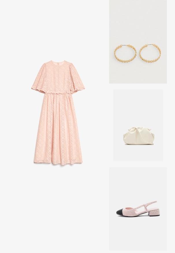 Robe midi en dentelle rose clair avec un motif en diamant, encolure ronde et manches amples à mi-longueur.; Chaussure slingback femme à petit talon bloc en tissu tweed rose et blanc avec embout pointu noir sur fond blanc.; Pochette en cuir souple couleur crème avec un design froncé et une fine bandoulière reposant à l’avant sur un fond uni.; Boucles d'oreilles créoles en or avec un design texturé orné de petites perles rondes sur le bord extérieur. Légères avec une fermeture sécurisée.